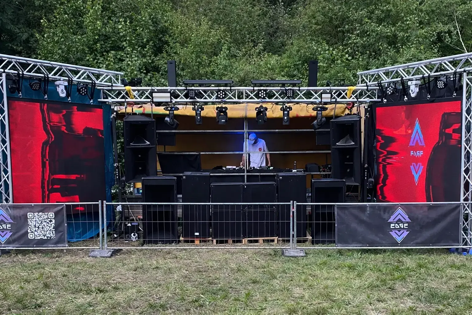 Final Shutdown Bühne mit 2 LED Wänden