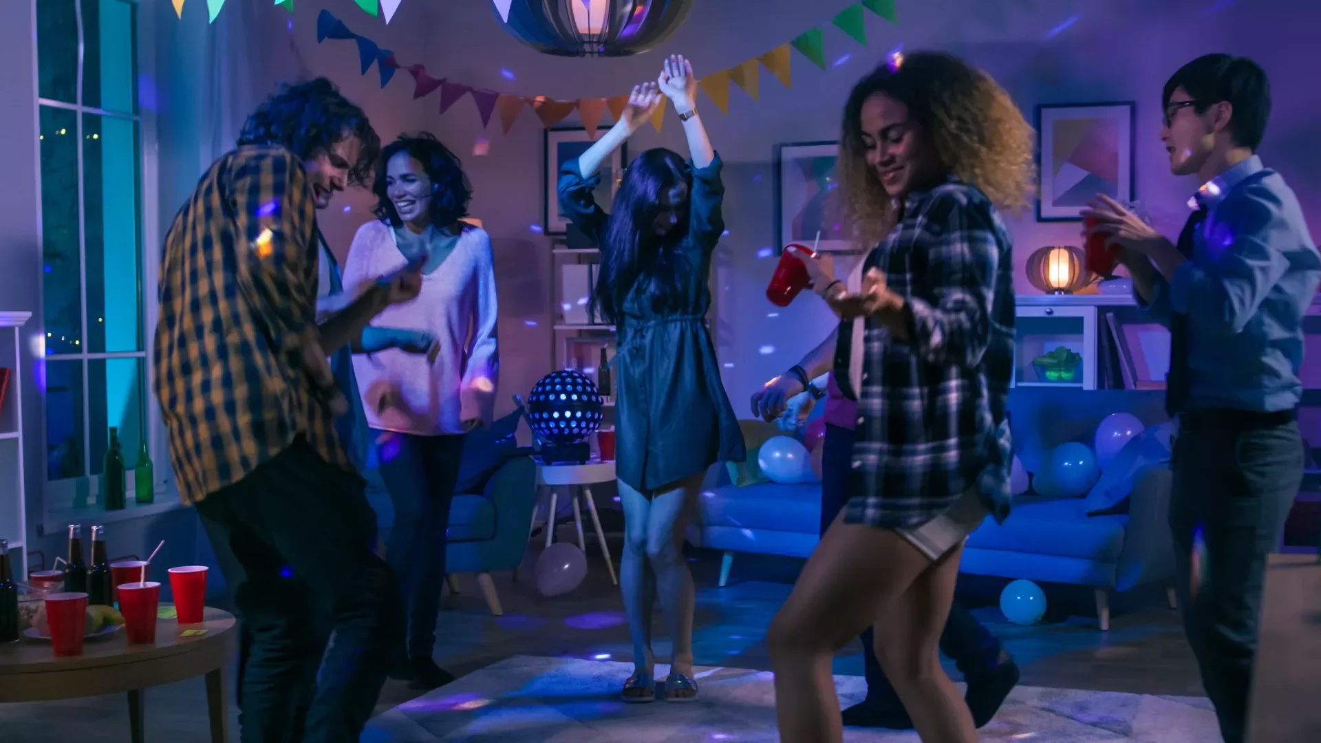 Technik für kleine Räume: Von Wohnzimmer-Event bis Mini-Festival